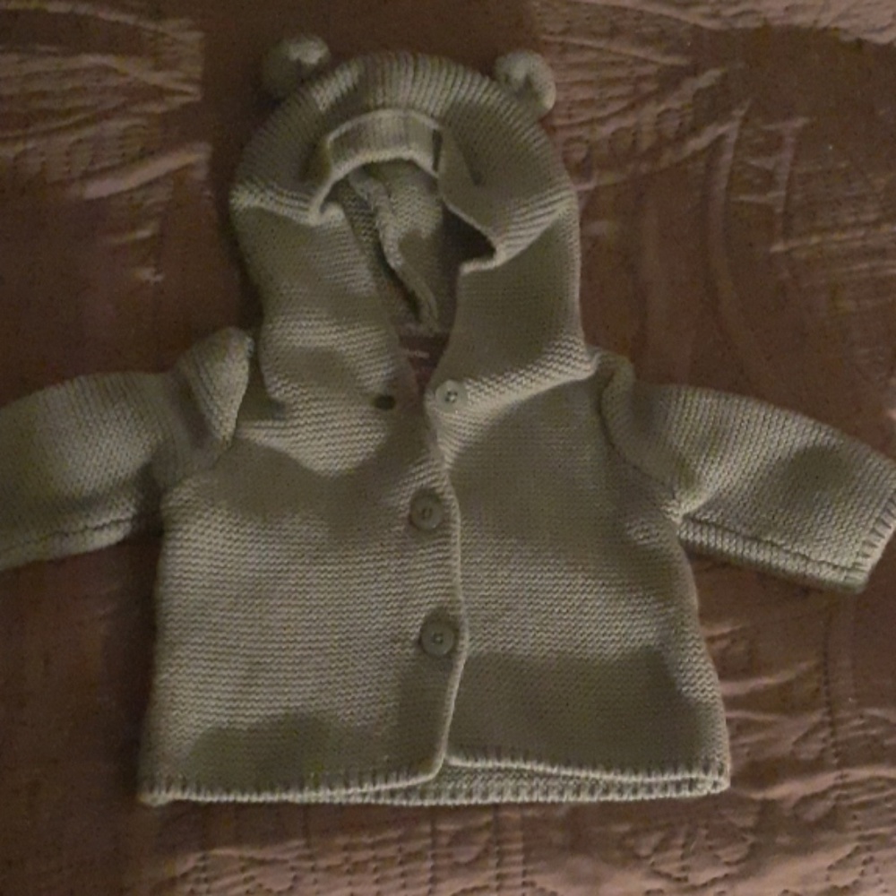 Baby Gap 0-3 month bear knit sweater in green